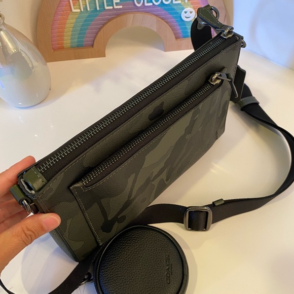 🎀 Coach Holden Crossbody With Camo Print - Picture 3 of 5